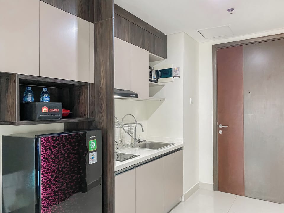 Deluxe Studio (queenbed) | Private kitchen