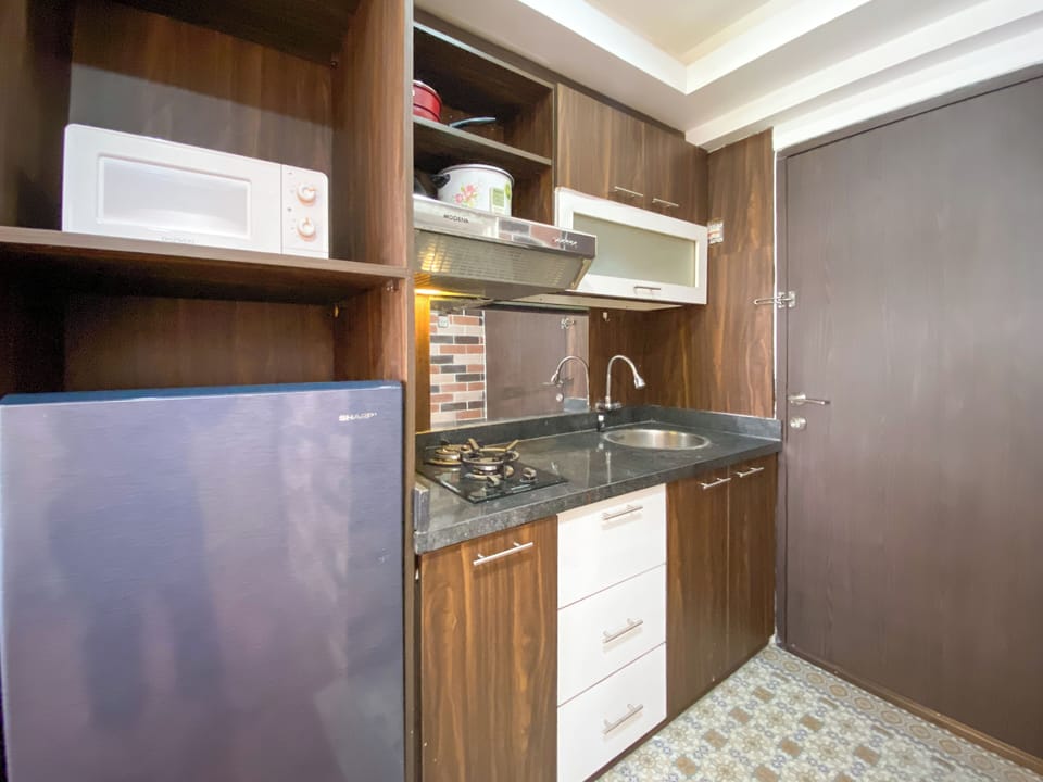 Deluxe Studio (queenbed) | Private kitchen