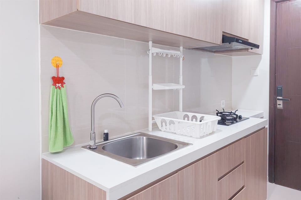 Deluxe Studio (queenbed) | Private kitchen