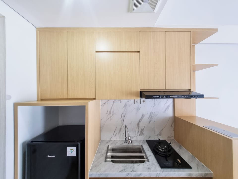 Deluxe Studio (queenbed) | Private kitchen