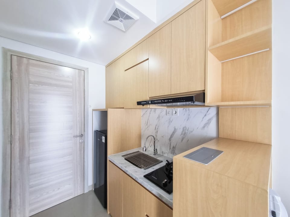 Deluxe Studio (queenbed) | Private kitchen