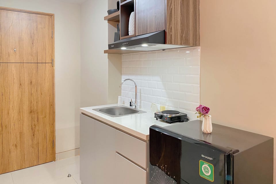 Deluxe Studio (queenbed) | Private kitchen