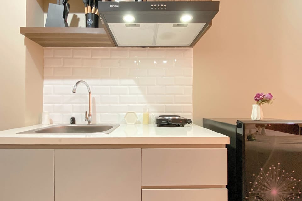 Deluxe Studio (queenbed) | Private kitchen