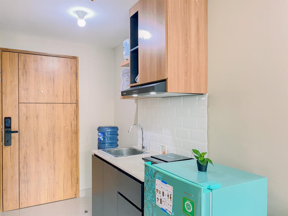 Deluxe Studio (queenbed) | Private kitchen