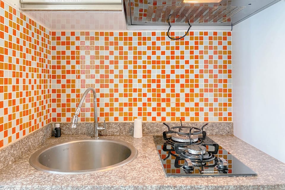Deluxe Studio (queenbed) | Private kitchen