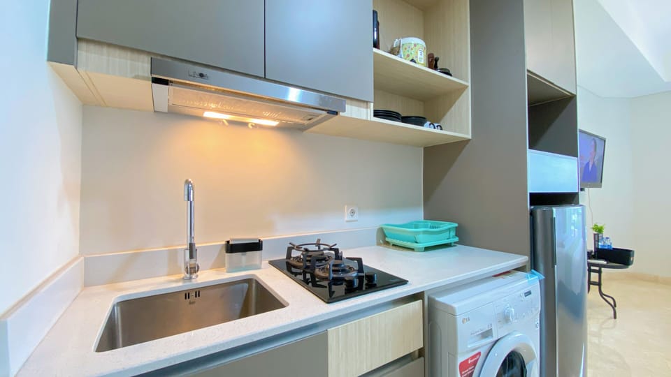 Deluxe Studio (queenbed) | Private kitchen
