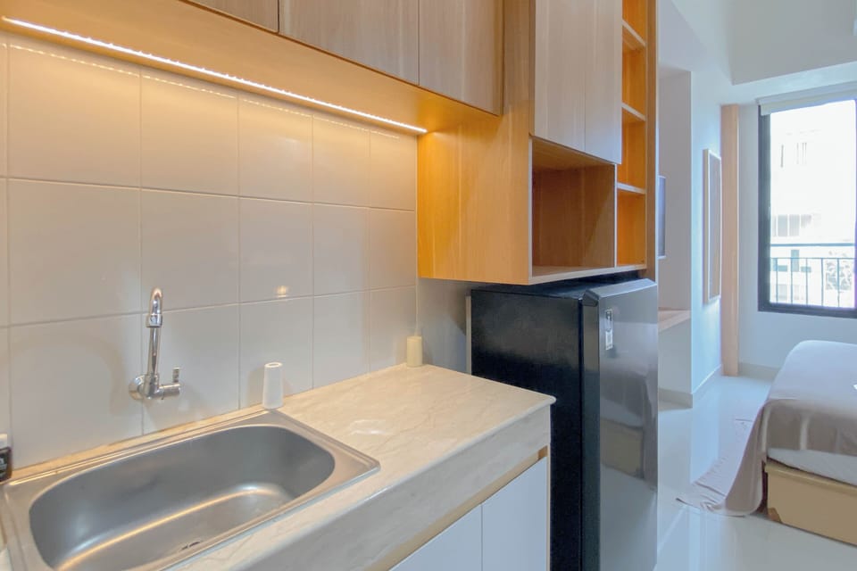 Deluxe Studio (queenbed) | Private kitchen