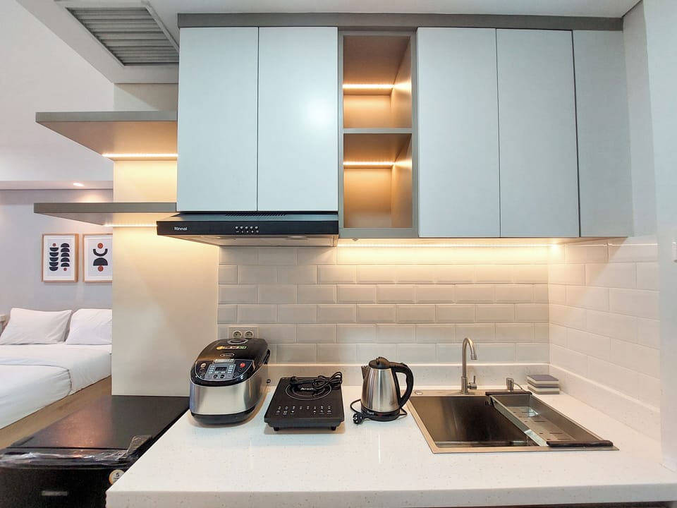 Deluxe Studio (queenbed) | Private kitchen