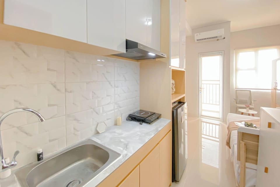 Deluxe Studio (queenbed) | Private kitchen