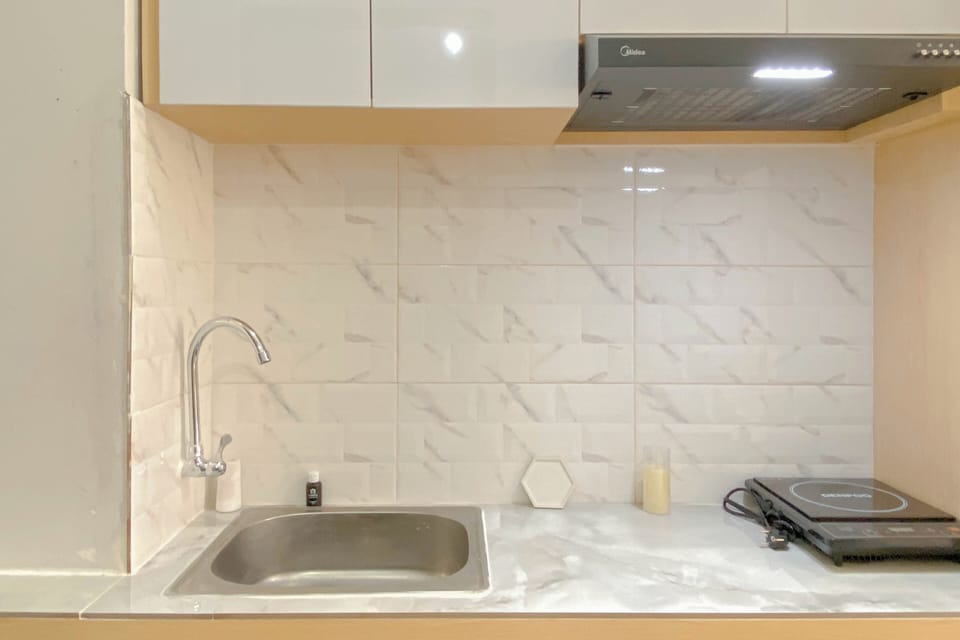 Deluxe Studio (queenbed) | Private kitchen