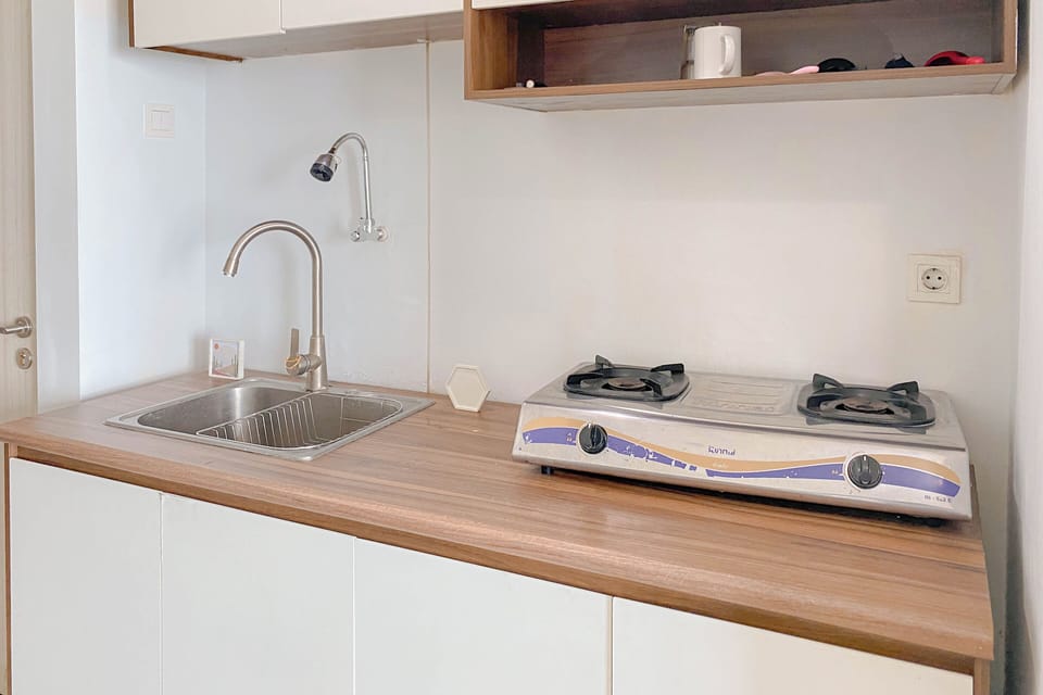 Deluxe Studio (queenbed) | Private kitchen
