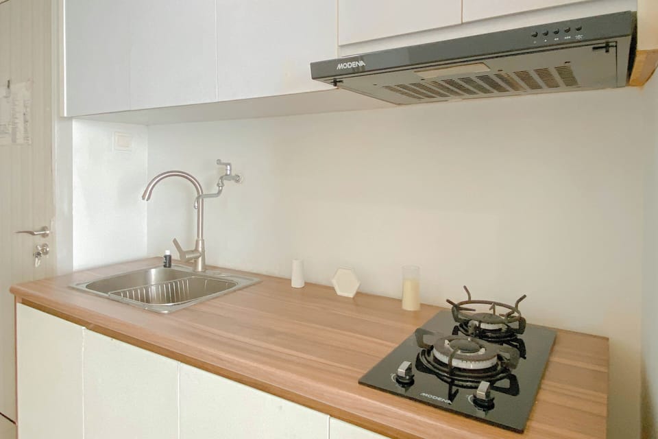 Deluxe Studio (queenbed) | Private kitchen