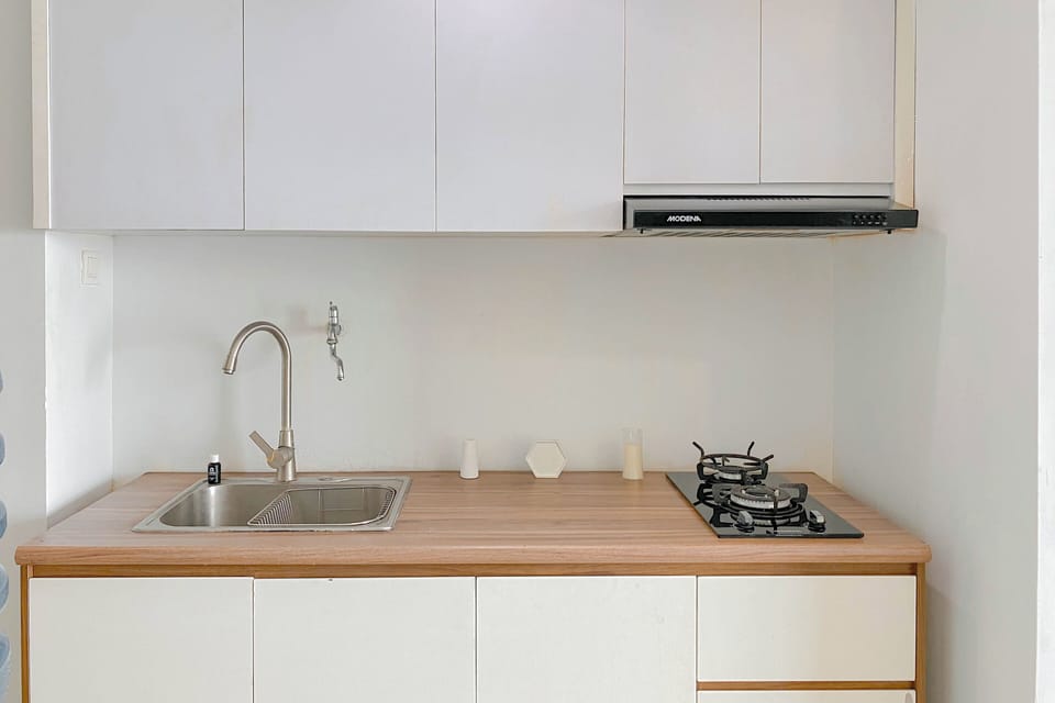 Deluxe Studio (queenbed) | Private kitchen