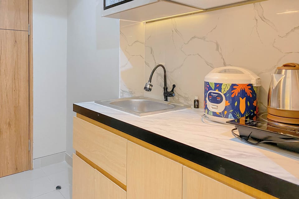 Deluxe Studio (queenbed) | Private kitchen