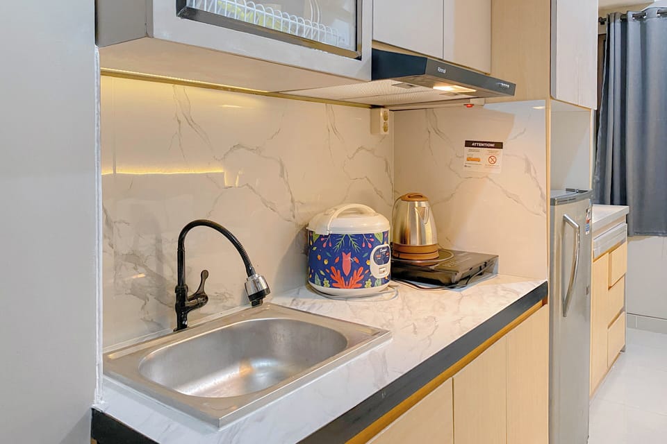 Deluxe Studio (queenbed) | Private kitchen