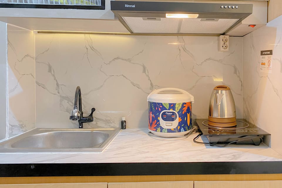 Deluxe Studio (queenbed) | Private kitchen