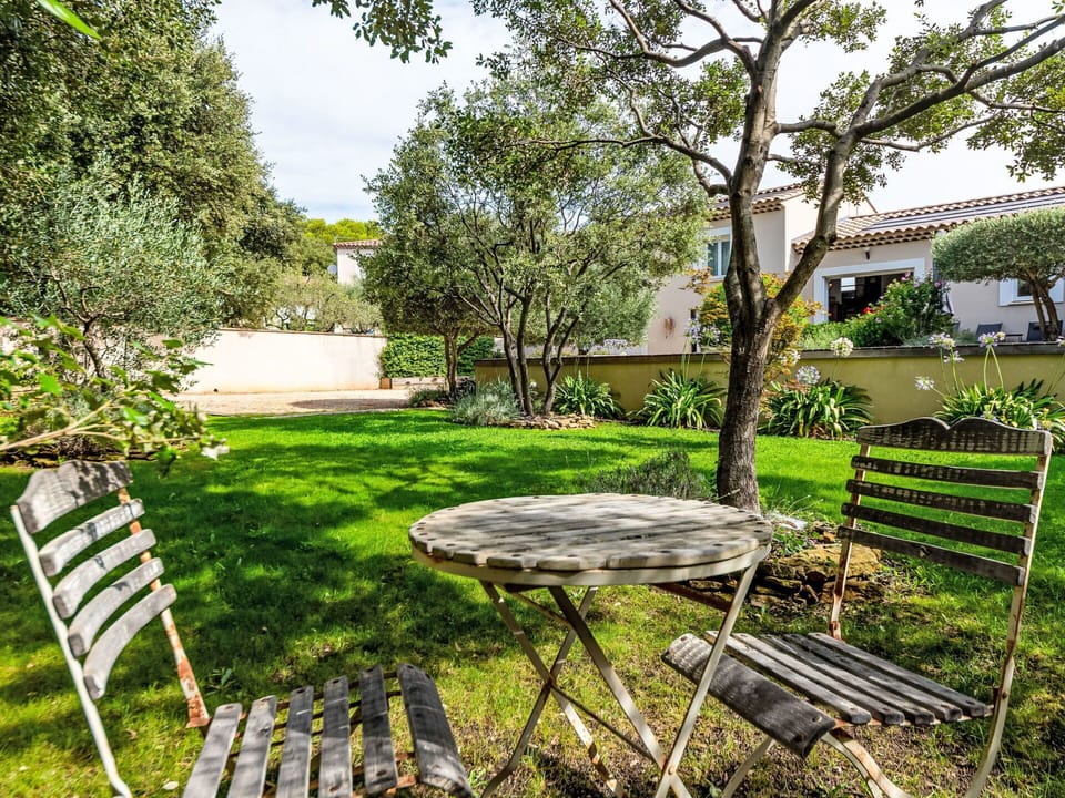 Leaf, Furniture, Outdoor Furniture, Garden, Outdoor Table, Lawn, Shade, Spring, Outdoor Bench, Backyard