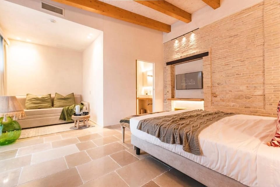 In-room safe, desk, soundproofing, free WiFi