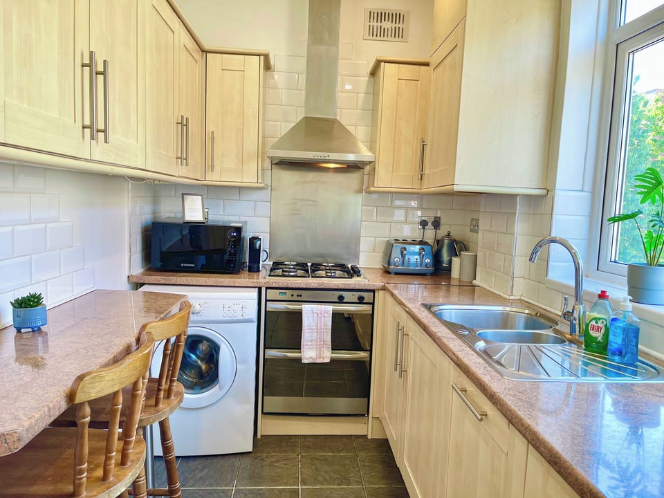 Fully equipped modern kitchen in stylish and spacious Hammersmith flat