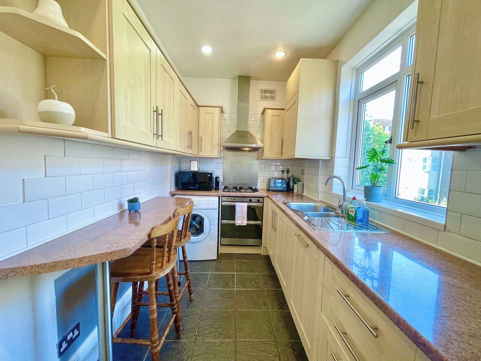 Fully equipped modern kitchen in stylish and spacious Hammersmith flat
