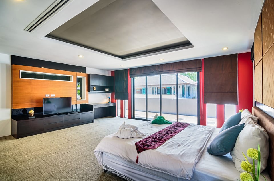 Family Villa, 2 Bedrooms, Garden Area | In-room safe, desk, blackout drapes, WiFi (free)