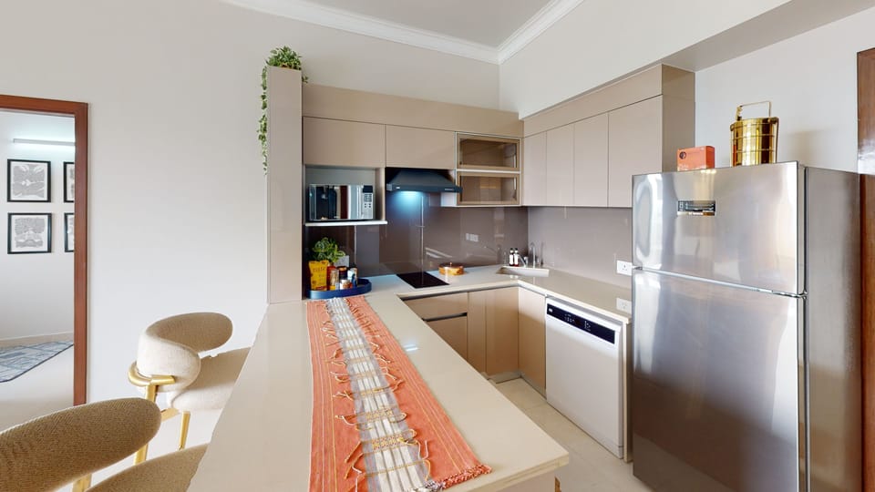 Premium Studio | Private kitchen | Full-size fridge, microwave, dishwasher, coffee/tea maker