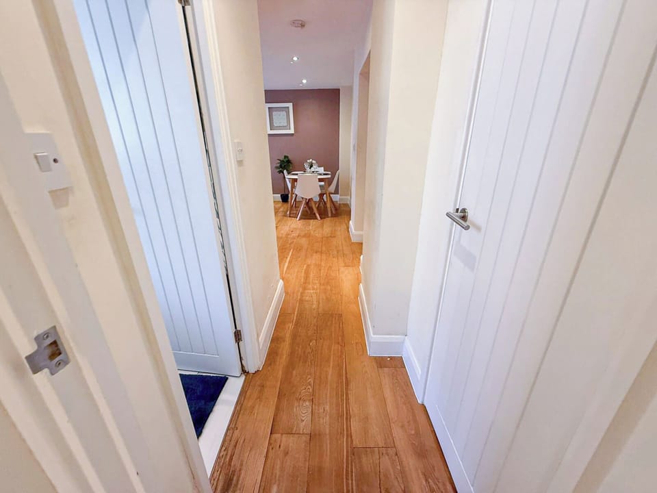 Modern Nine Elms flat w/ washer/dryer/wi-fi near Vauxhall, Oval & Battersea 