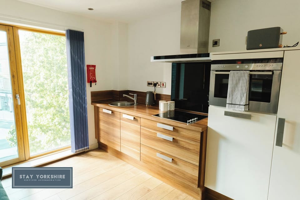 Standard Apartment, Non Smoking | Private kitchen | Electric kettle, toaster