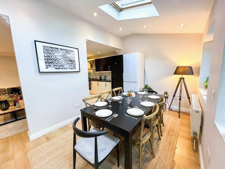 Lovely 4 Bedroom house with FREE Wi-Fi garden in Brondesbury Kilburn