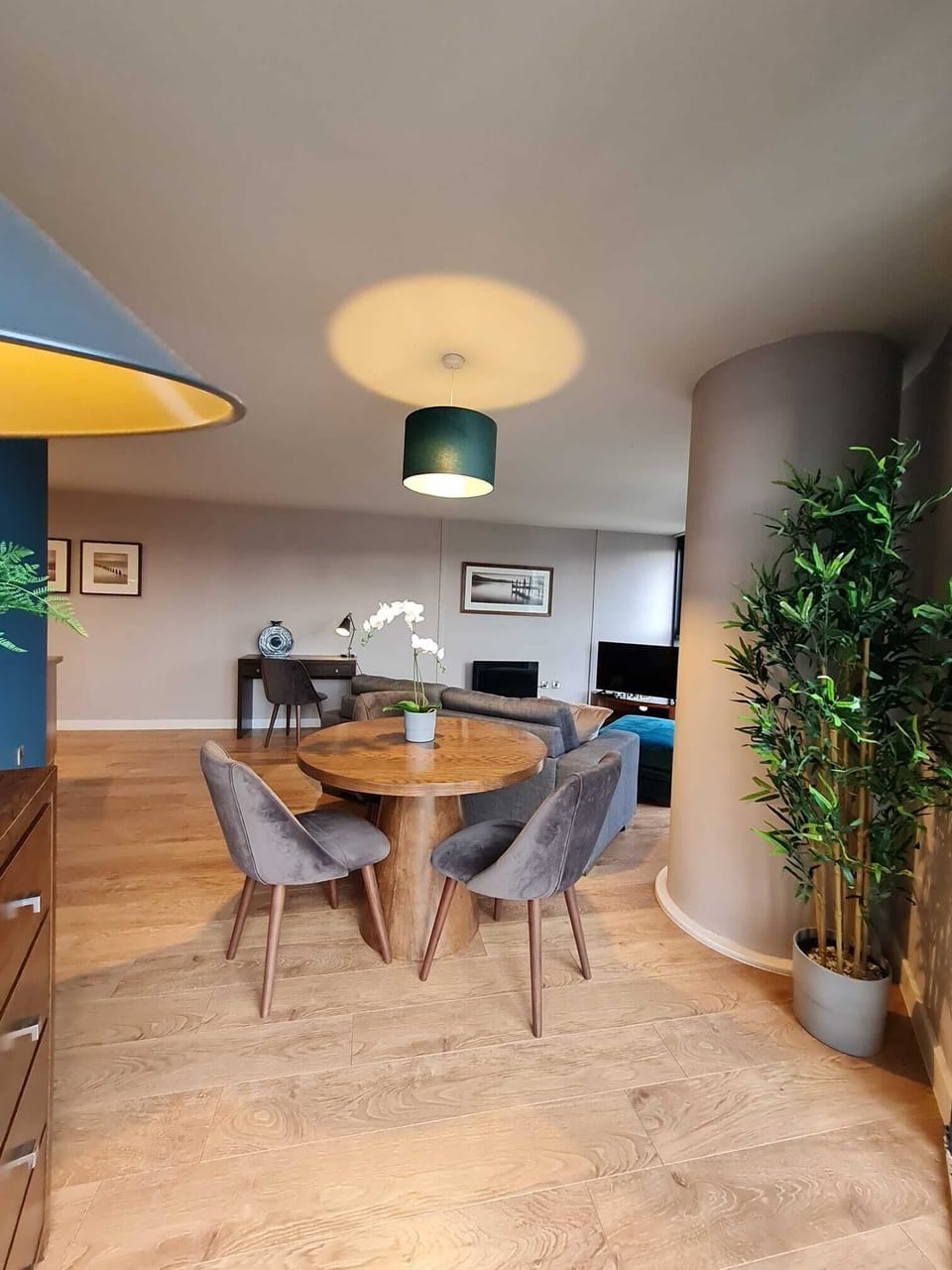 Standard Apartment, City View | Living area