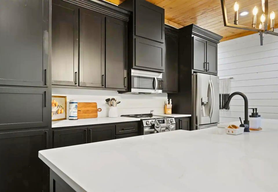 Sleek finishes and state-of-the-art appliances: the recipe for perfect vacation meals.