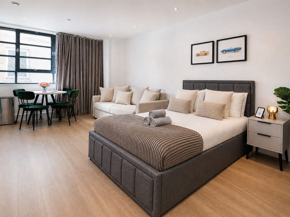 Double bed & double sofa bed | Marylebone Studio Apt near Baker St, Regents Park
