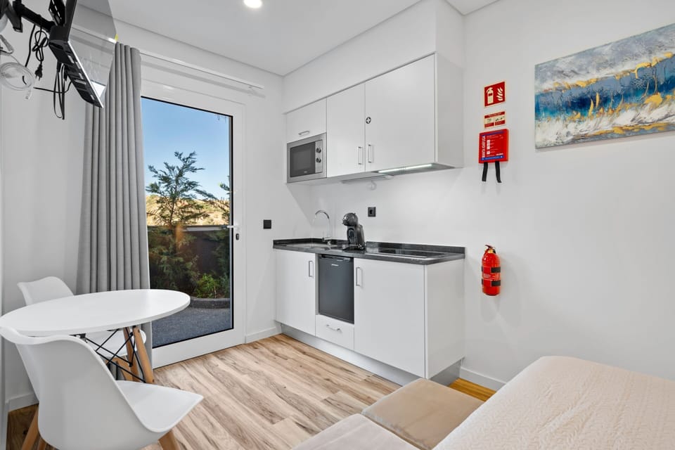 Double Room, Private Bathroom, Garden View | Private kitchen | Mini-fridge, microwave, stovetop, cookware/dishes/utensils