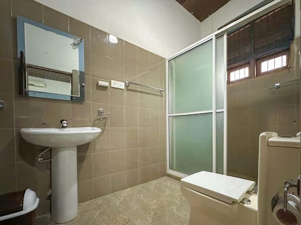 Deluxe Double Room | Bathroom | Bidet