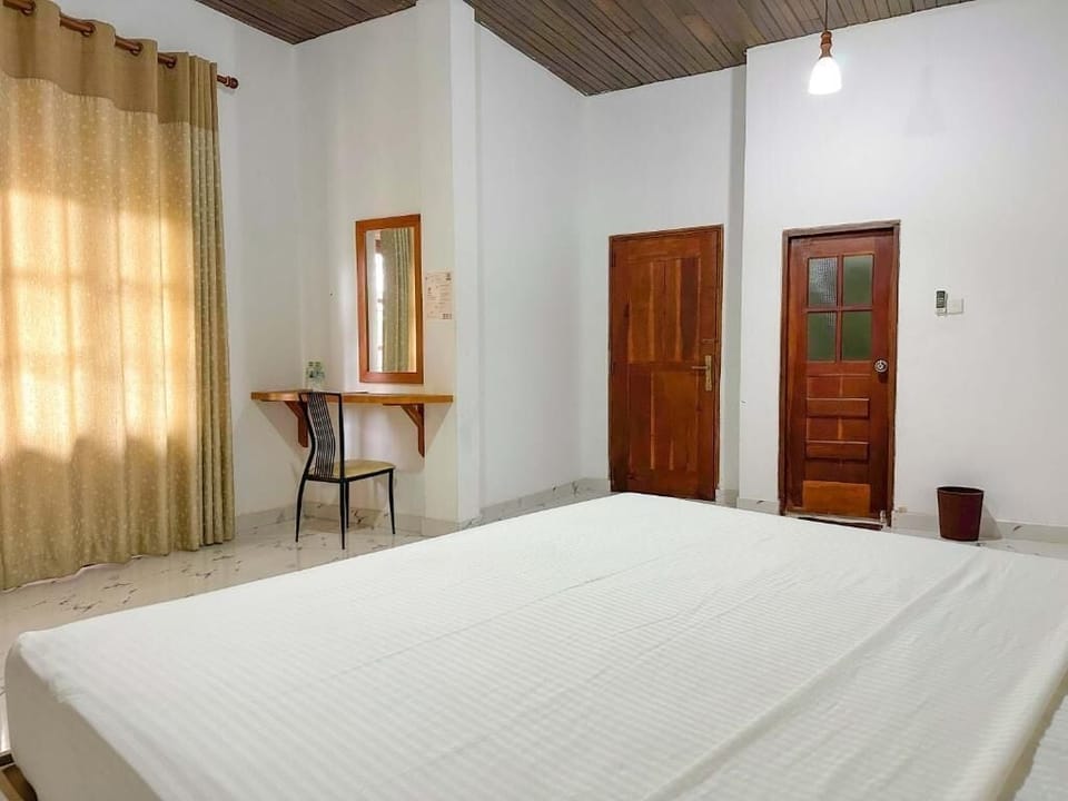 Deluxe Double Room | Iron/ironing board, free WiFi