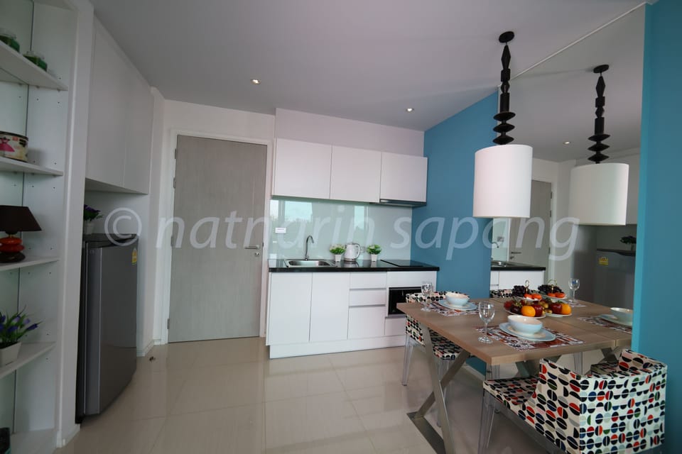 Full-size fridge, microwave, coffee/tea maker, electric kettle