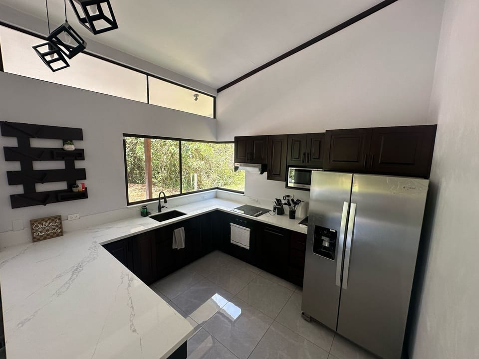 Family Villa, Garden View | Private kitchen | Paper towels