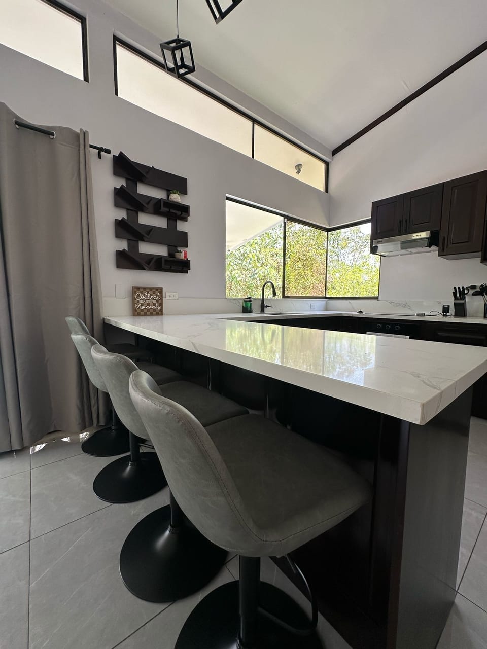 Family Villa, Garden View | Private kitchen | Paper towels