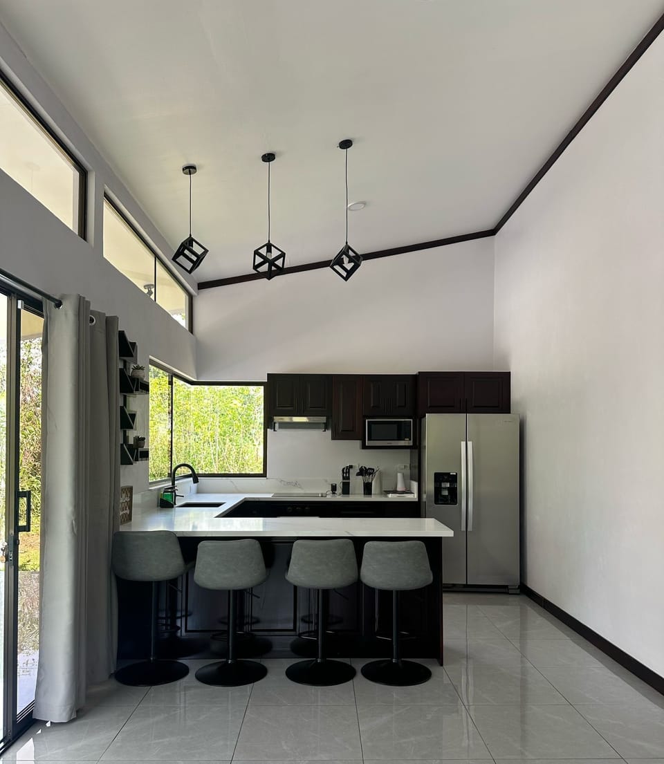 Family Villa, Garden View | Private kitchen | Paper towels