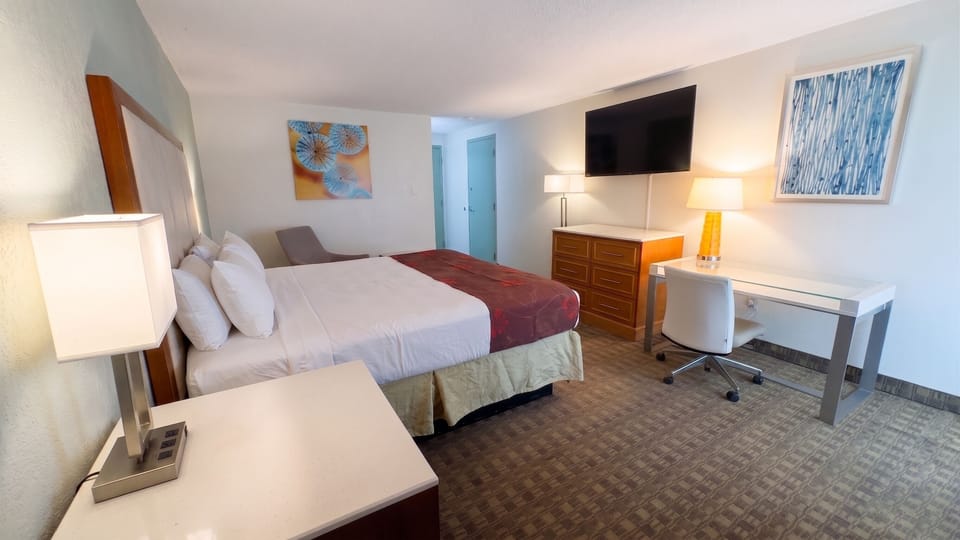 Comfort Double Room, 1 King Bed | Desk, laptop workspace, soundproofing, free WiFi