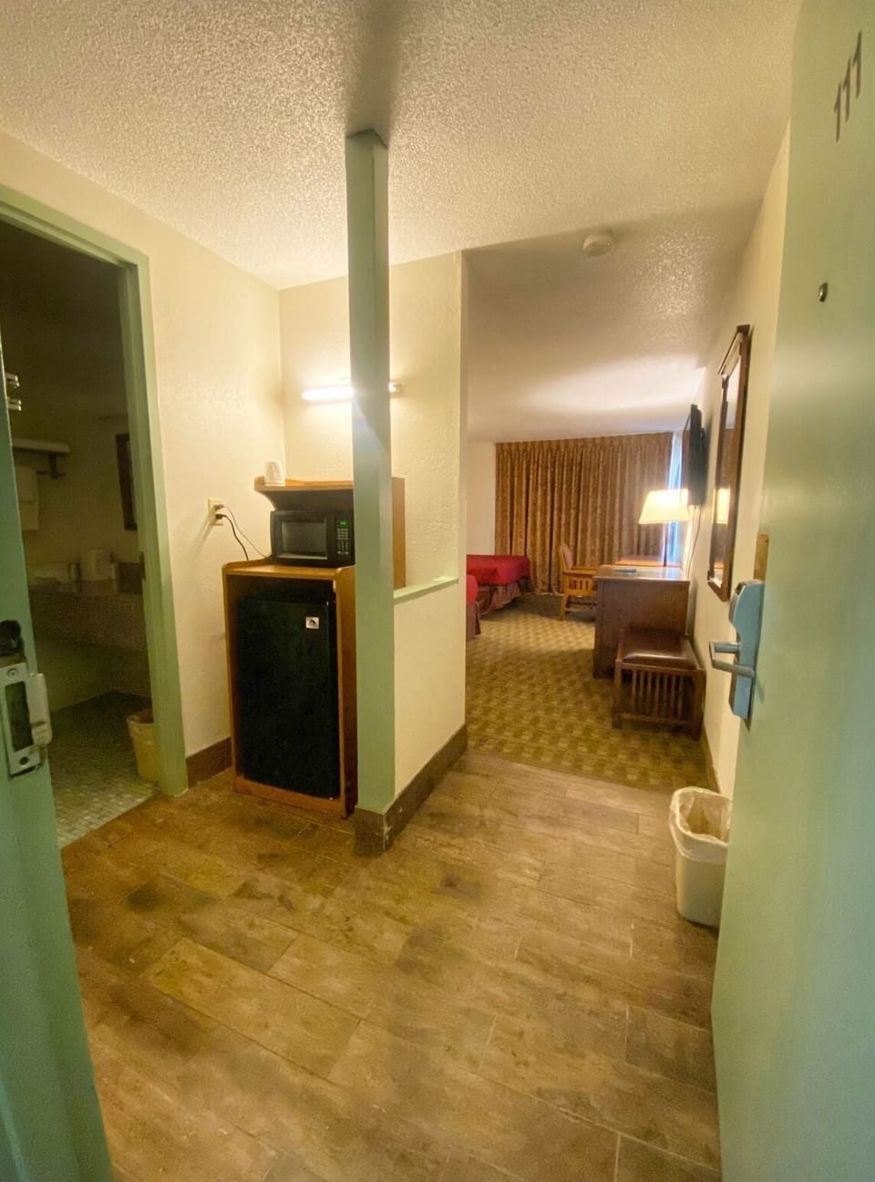 Standard Single Room, 1 Queen Bed, Courtyard View | Desk, laptop workspace, soundproofing, free WiFi