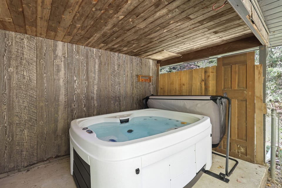 Indoor spa tub
