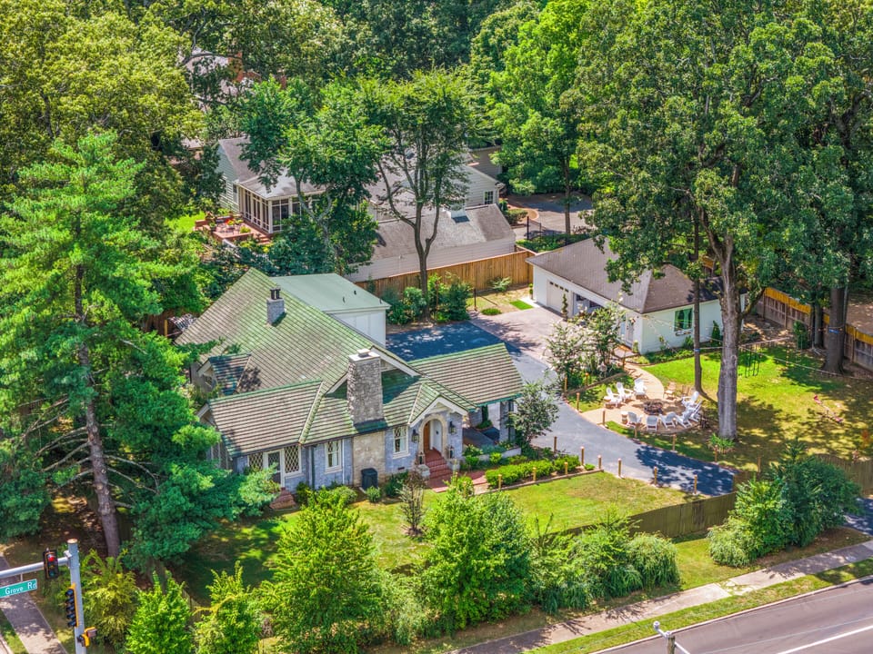 Welcome to our estate mansionette w guest house luxury and comfort meet elegance