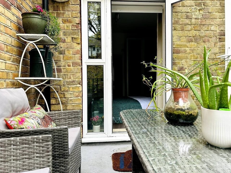 Terrace linked to Bedroom 1
