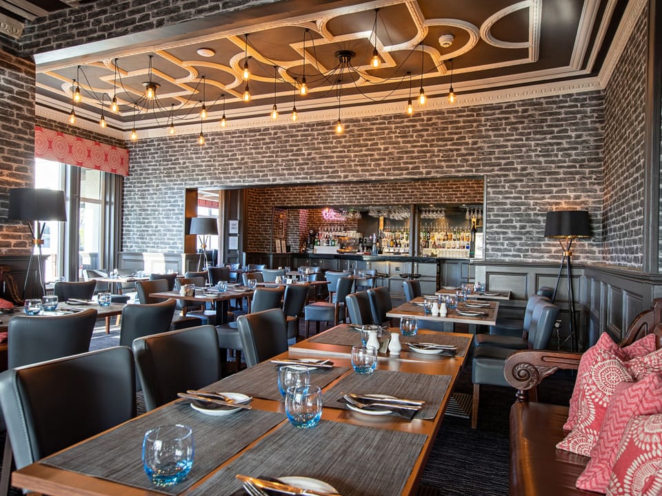 Lunch and dinner served, British cuisine