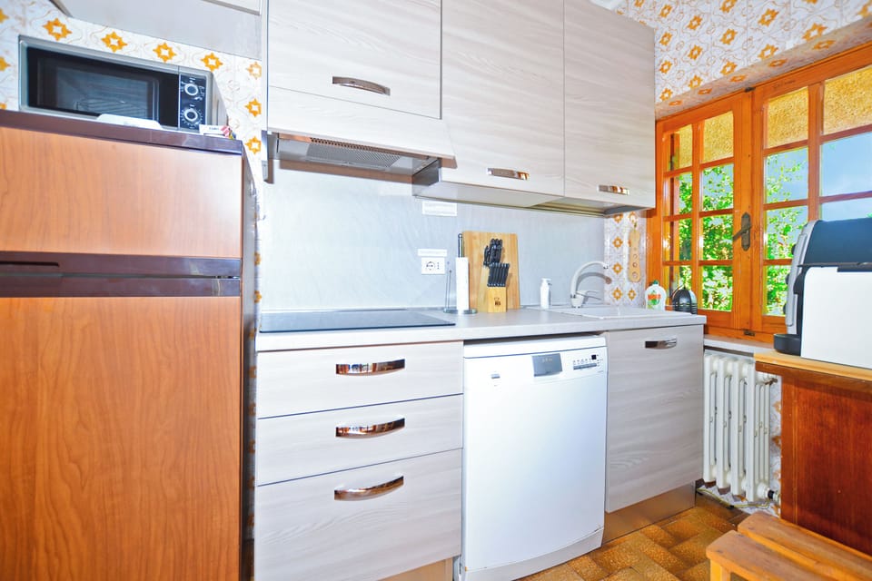 Family House, 4 Bedrooms, Fireplace, Sea Facing (Villino Saline) | Private kitchen