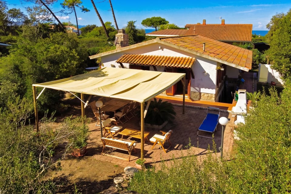 Family House, 4 Bedrooms, Fireplace, Sea Facing (Villino Saline) | Property grounds