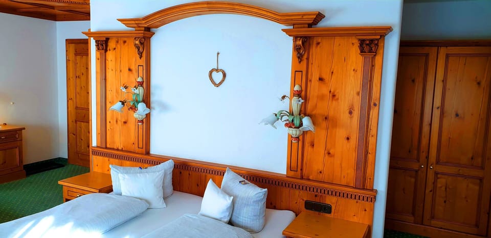 Triple Room | Individually decorated, individually furnished, desk, iron/ironing board