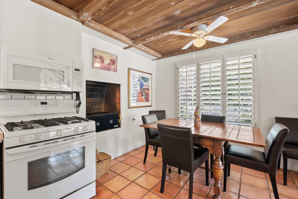 Additional dining table 