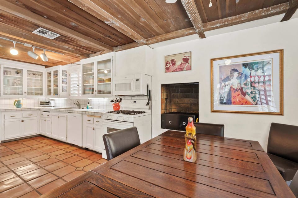 Additional dining table 